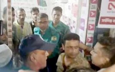 বরিশালে আওয়ামী লীগের পাচ সেকেন্ডে মশার মিছিল, ৫ জনকে পুলিশে সোপর্দ