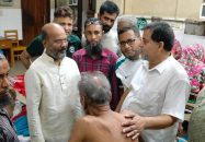 বানারিপাড়ার যুবদলের নেতার বাবাকে দেখতে যান কেন্দ্রীয় কৃষক দলের নেতা  সেন্টু