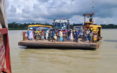 পটুয়াখালী বাউফল বগা ফেরী-বকশিশের নামে চাঁদাবাজি