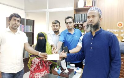 মানবিক উদ্যোগে ইউএনও— মানসিক ভারসাম্যহীন রাহাতের পাশে বাবুগঞ্জ ইউএনও ফারুক আহমেদ