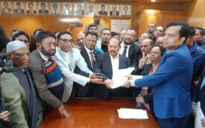 উৎসব মুখর পরিবেশে বরিশালে ৬ টি সংসদীয় আসনে ৪৮ প্রার্থী বিভিন্ন দলের মনোনয়ন জমা