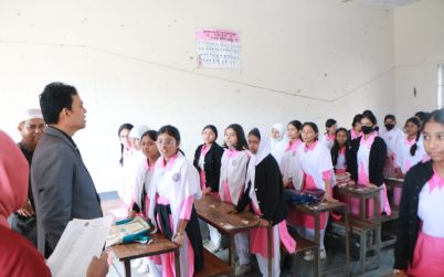 বরিশালে বছরের প্রথম দিনে বই বিতরণ কার্যক্রম পরিদর্শন করেন জেলা প্রশাসক মোঃ খায়রুল আলম সুমন