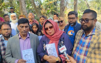 ভোটের ময়দানে প্রতিশ্রুতির ফুলঝুরি, বাবার,মুক্তির আকুতি নিয়ে মাঠে প্রার্থীর মেয়ে