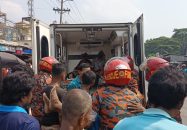 বরিশাল ঢাকা মহাসড়কে দূর্ঘটনার কবলে লাশবাহী অ্যাম্বুলেন্