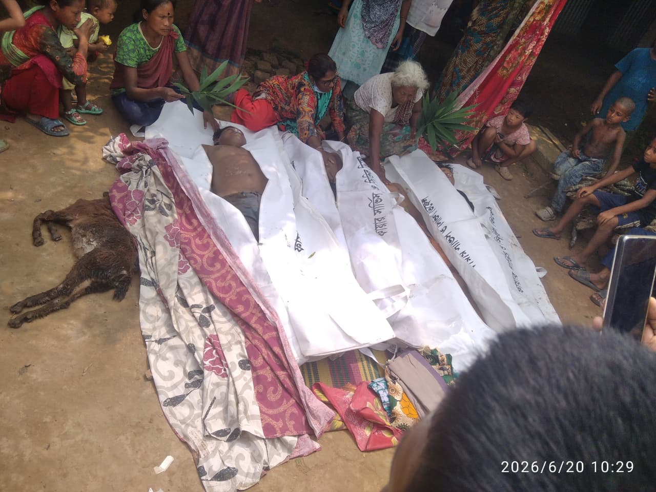 মধুপুরে পরিত্যক্ত গর্ত থেকে ছাগল তুলতে গিয়ে বাবা-ছেলে – মামা সহ প্রাণ গেল ৪ জনের