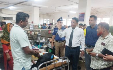 বাকেরগঞ্জে বোমা বিস্ফোরণে গুরুতর দগ্ধ হনুফা বেগম মৃত্যুর সাথে ৯ দিন পাঞ্জা লড়ার পর মারা গেছেন।