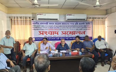 বরিশাল-ভেদুরিয়া নৌপথে ‘সাংঘর্ষিক’ সময়সূচি নিয়ে উত্তেজনা নতুন দুই লঞ্চের সময়সূচি বাতিলের দাবি, রাজনৈতিক প্রভাবের অভিযোগ; তদন্ত না হলে ধর্মঘটের হুঁশিয়ারি