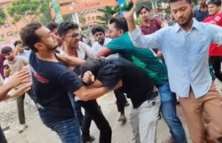 বরিশাল বিশ্ববিদ্যালয় ছাত্রশিবির ও ছাত্রদলের মধ্যে সংঘর্ষ, আহত ২২